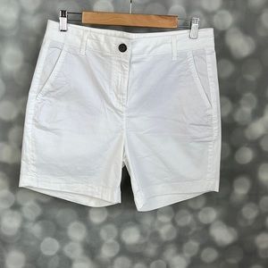 Boden women’s white chino shorts. Size 8